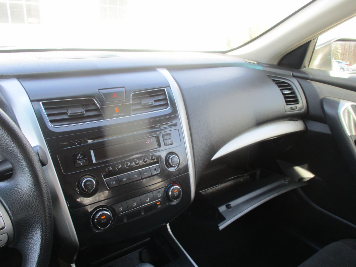 2013 SILVER Nissan Altima (1N4AL3AP6DC) with an 2.5L L4 DOHC 16V engine, AUTOMATIC transmission, located at 540a Delsea Drive, Sewell, NJ, 08080, (856) 589-6888, 39.752560, -75.111206 - Photo#16